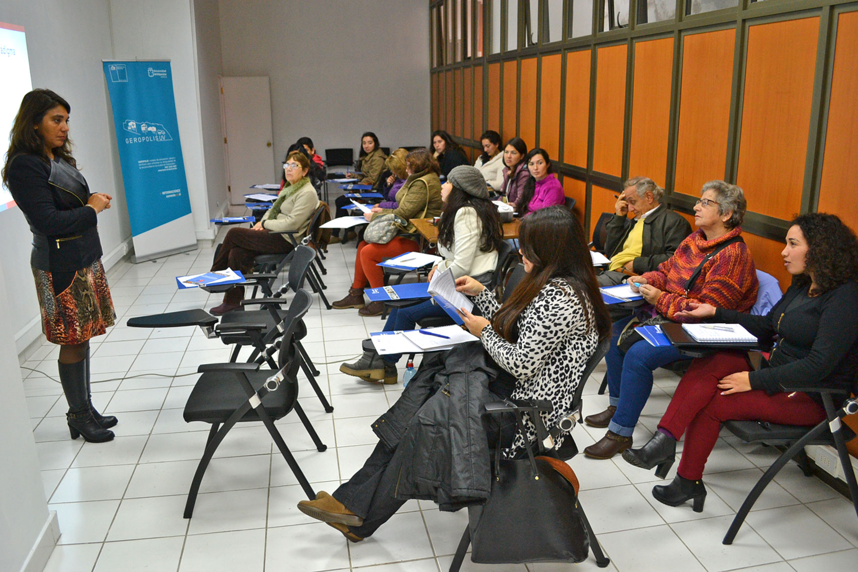 Manejo de redes, sesión realizada por Senama Valparaíso.