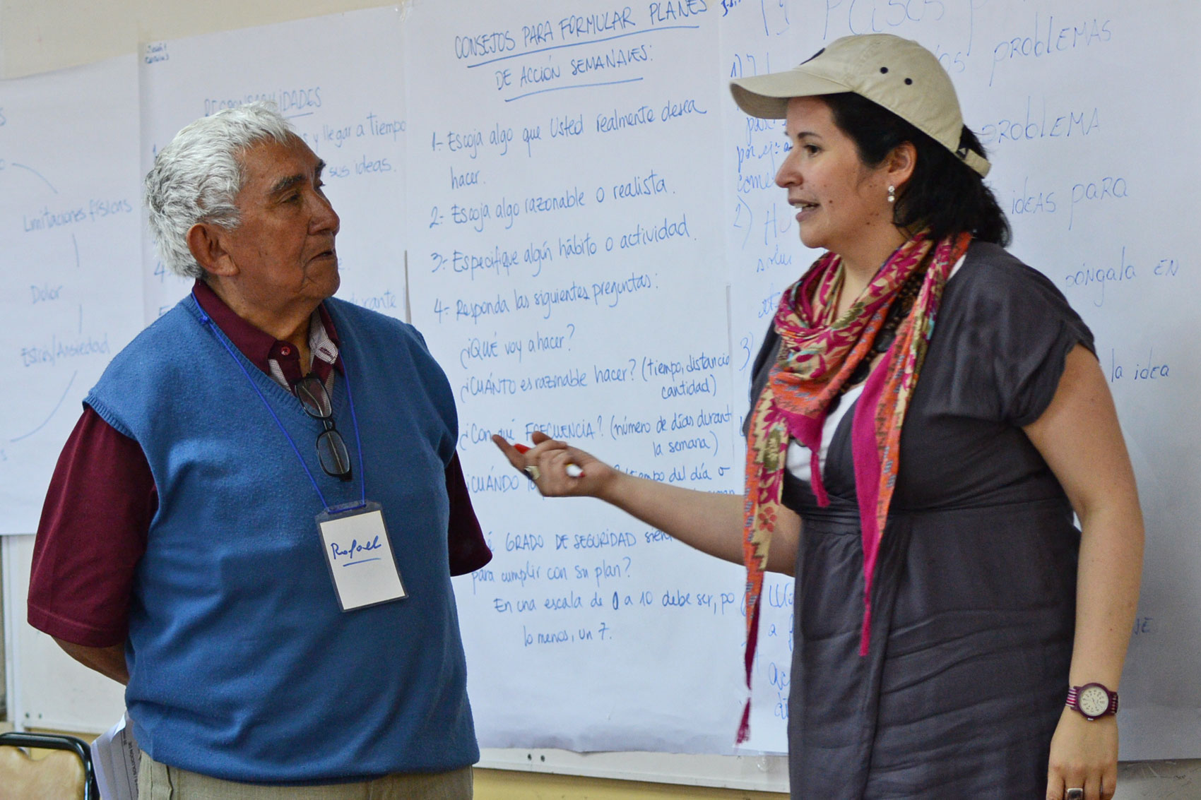 Taller de formación de líderes Tomando control de su salud con líderes comunitarios del Cesfam Marcelo Mena.