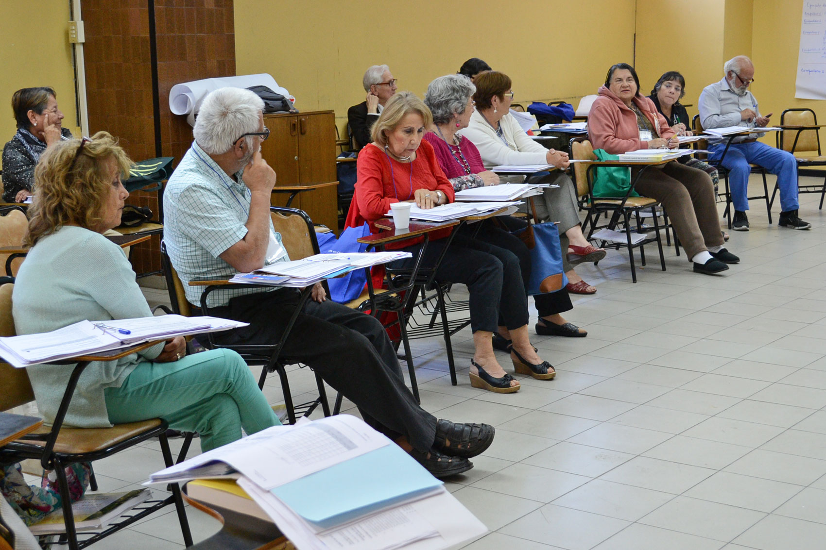 Taller de formación de líderes Tomando control de su salud con líderes comunitarios del Cesfam Marcelo Mena.